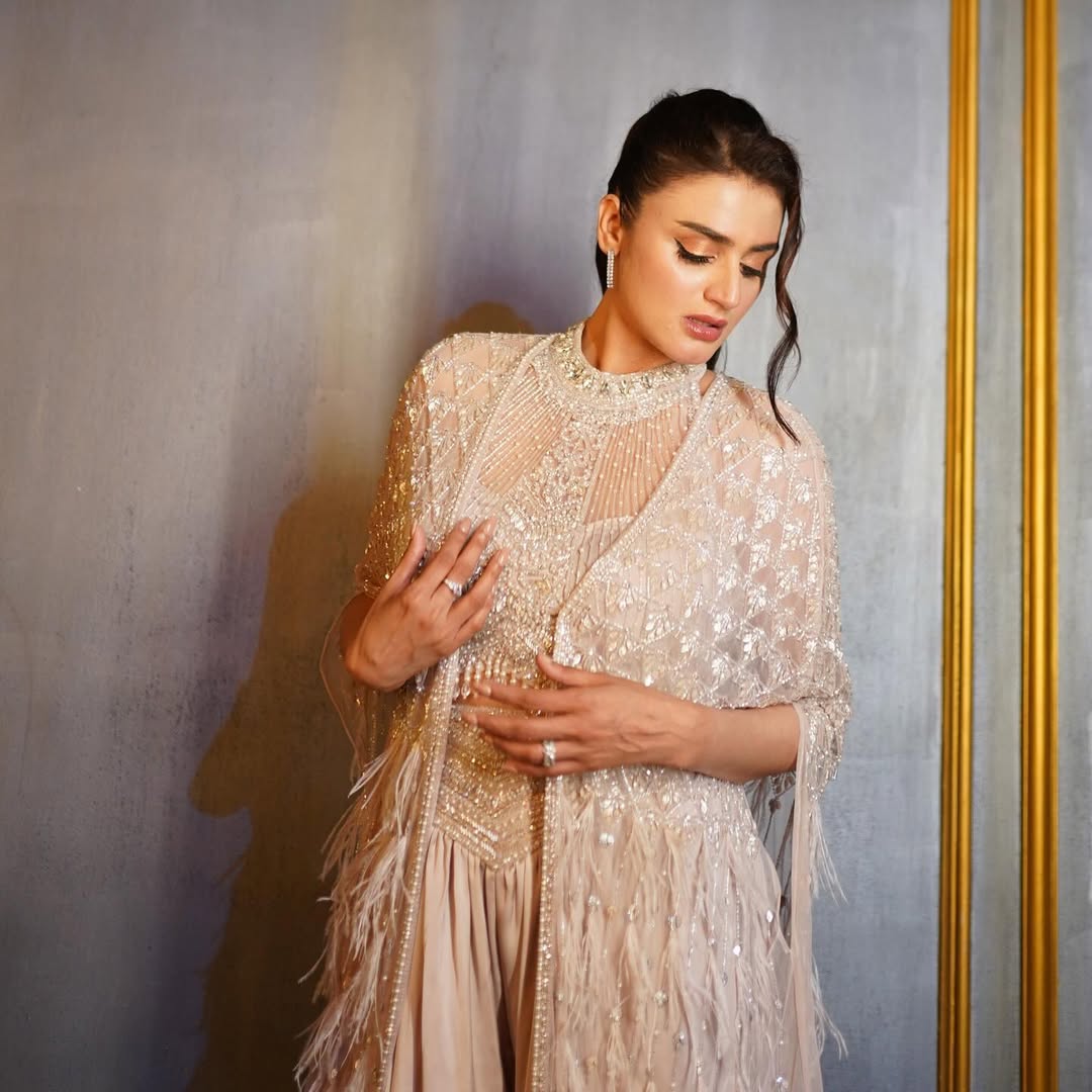 Long feather and bugle beads nude set