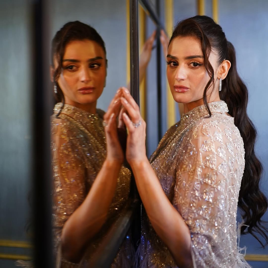 Long feather and bugle beads nude set